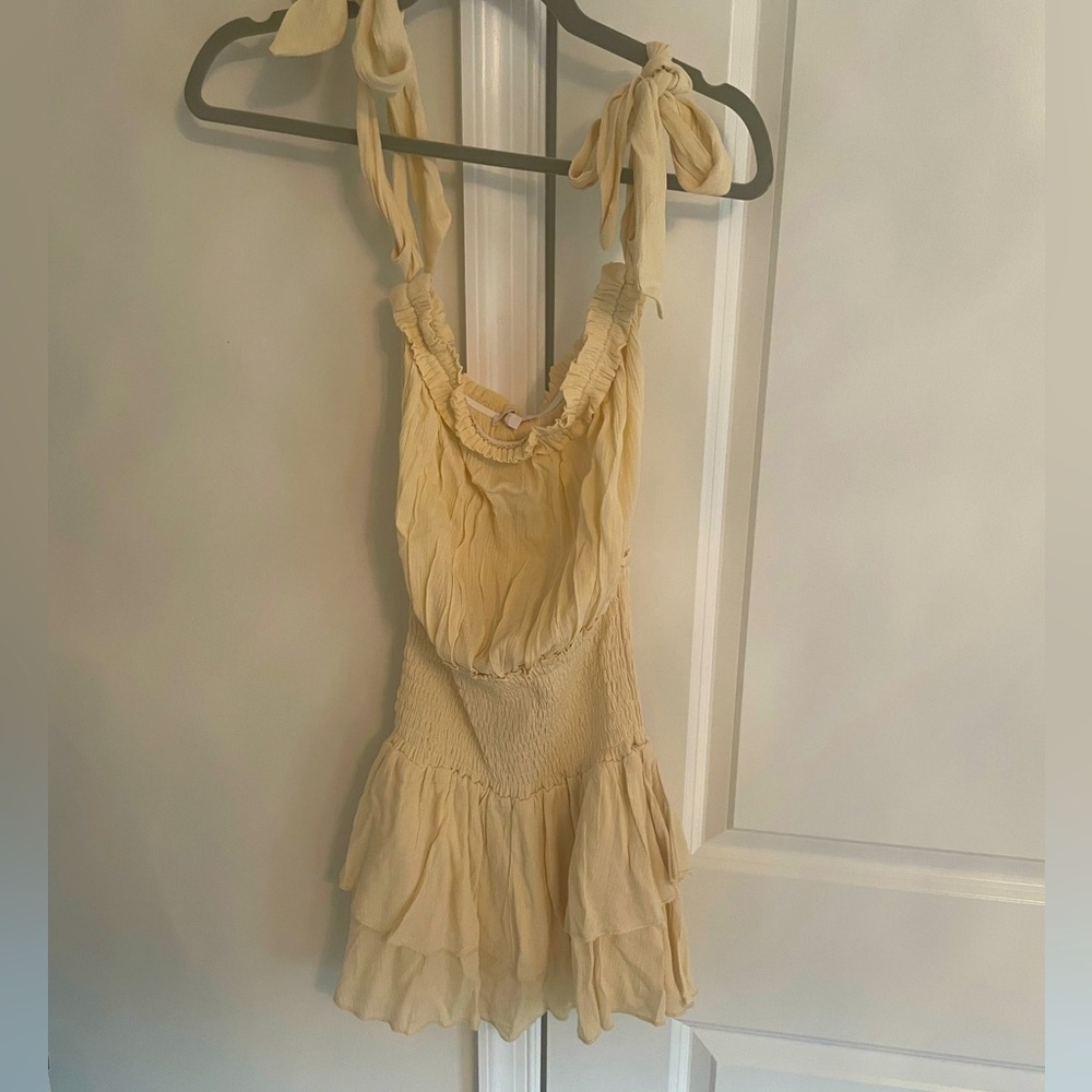 Super cute off the shoulder romper. Never worn.